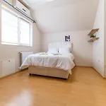 Spacious In The Center 아파트 *