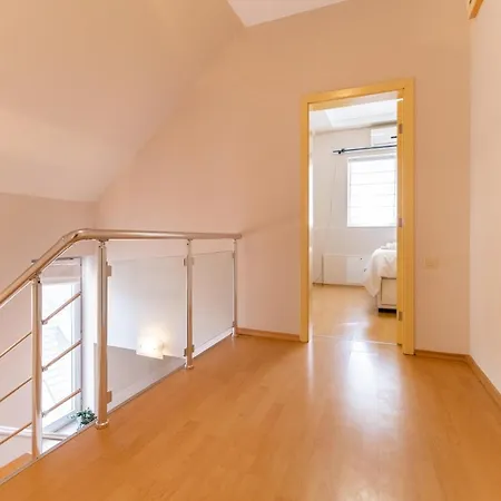 Spacious In The Center Апартаменты *