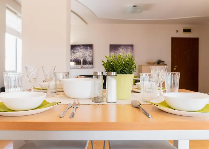 Spacious In The Center Apartament *