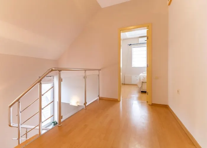 Spacious In The Center Apartament *