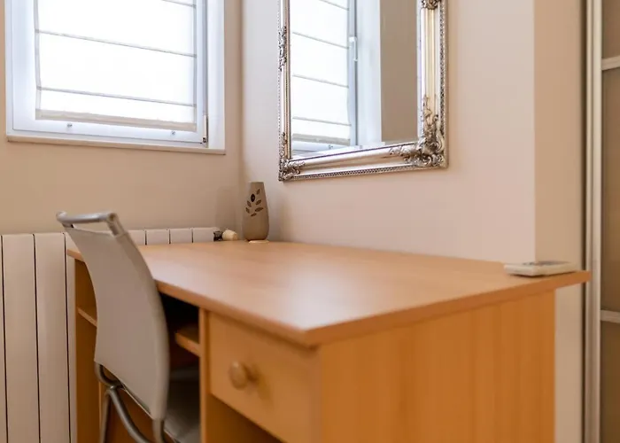 Spacious In The Center Apartament