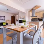 Апартаменты Spacious In The Center *