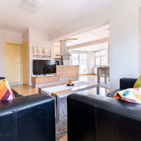 Spacious In The Center شقة