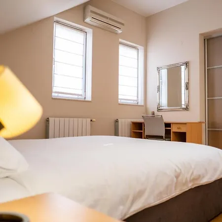 Spacious In The Center شقة