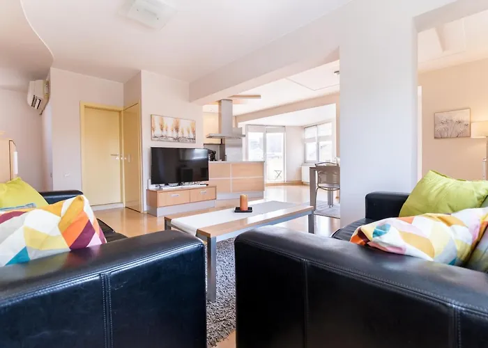 Spacious In The Center Apartment